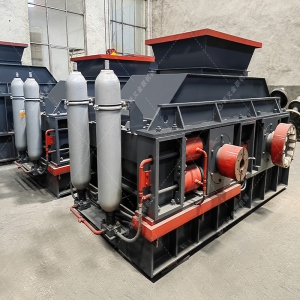 1200x800液壓直連式對輥制砂機發往河北邯鄲