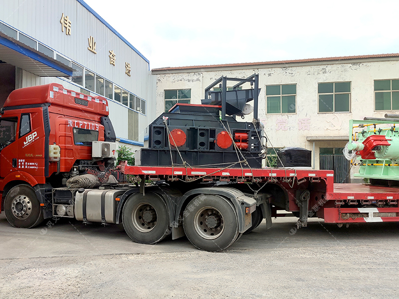 1007型全自動液壓對輥制砂機發貨 發往江蘇