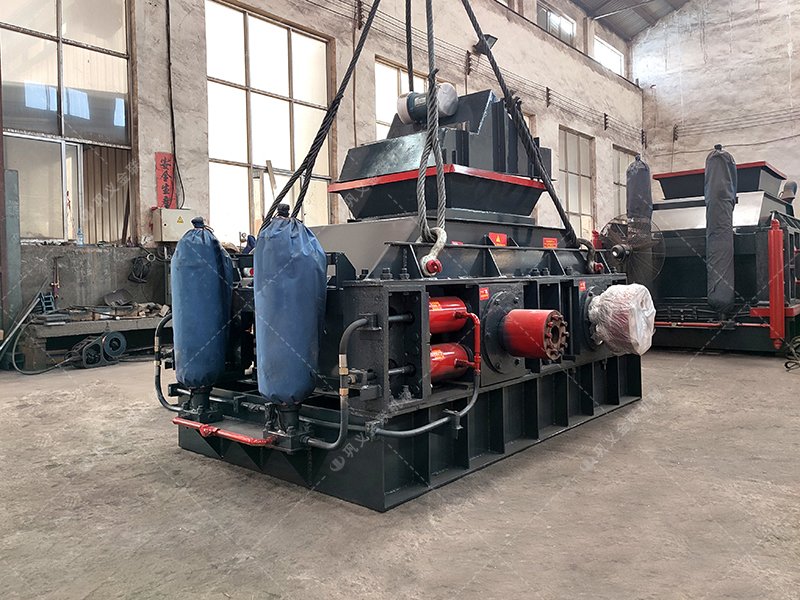 2PG1200x800大型液壓對輥制砂機發貨圖片