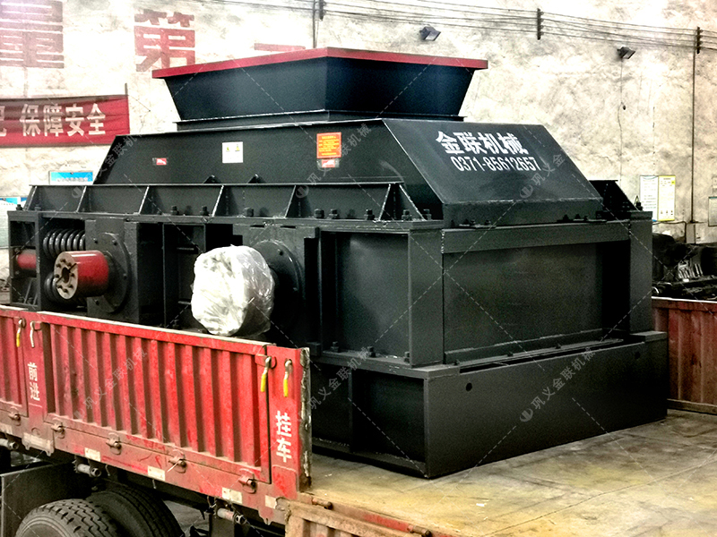 大型2PG1510半自動液壓對輥破碎制砂機發貨圖片