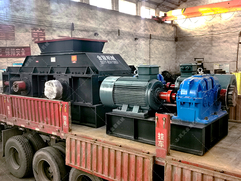 兩臺2PG1500x1000直連式大型鵝卵石破碎機(jī)發(fā)貨