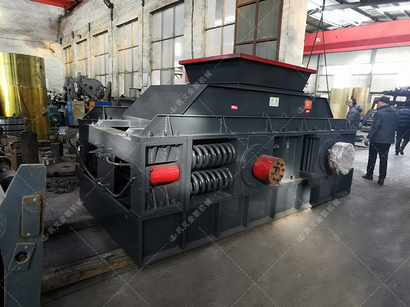 兩臺2PG1500x1000直連式大型鵝卵石破碎機(jī)發(fā)貨