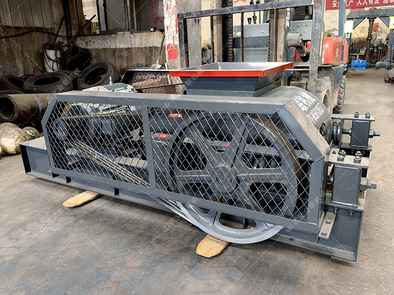 400X400小型狼牙破碎機發往廣西百色