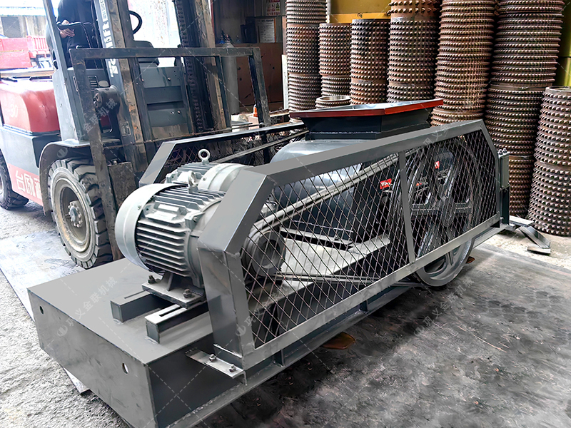 400X400小型狼牙破碎機發往廣西百色