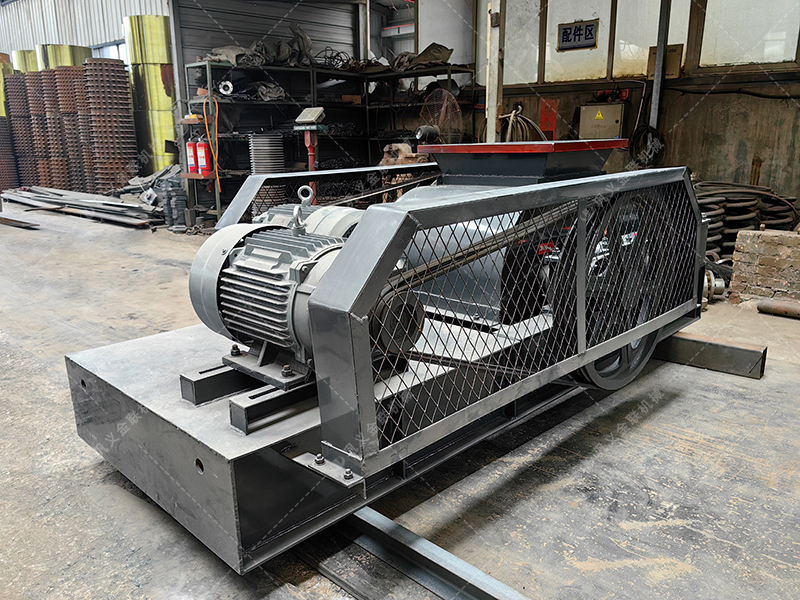 400X400小型狼牙破碎機發往廣西百色