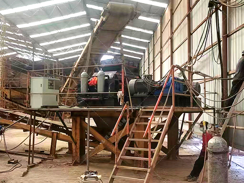 石頭碎成砂子能不能用？液壓對輥制砂機制砂效果怎么樣？