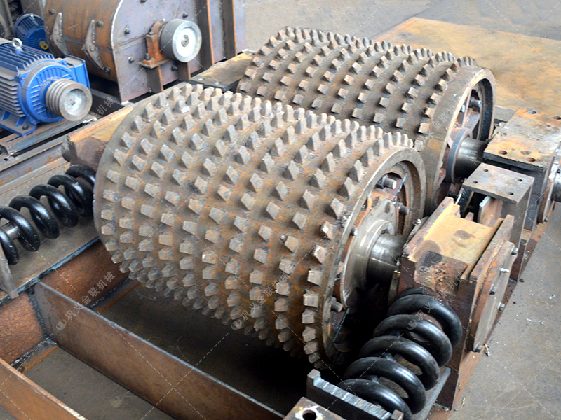 雙齒輥破碎機如何調(diào)間隙？