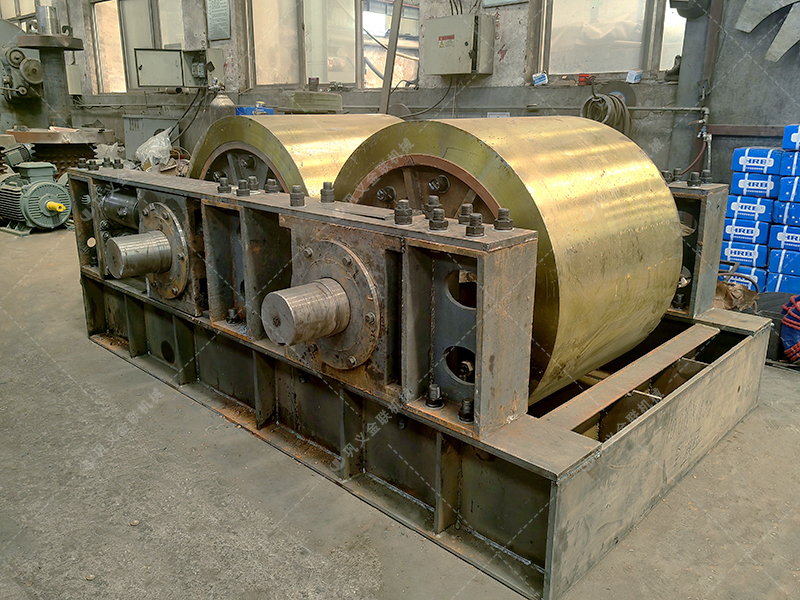 如何通過(guò)液壓對(duì)輥破碎機(jī)實(shí)現(xiàn)石英石的2mm準(zhǔn)確破碎? 如何通過(guò)液壓對(duì)輥破碎機(jī)實(shí)現(xiàn)石英石的2mm準(zhǔn)確破碎?